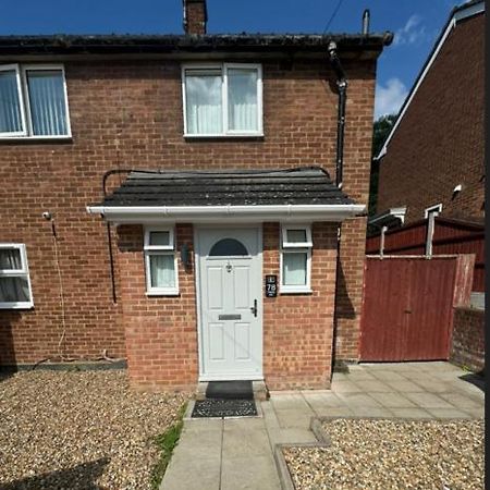 Charming 3-Bedroom Retreat With Modern Comforts South Ockendon Extérieur photo