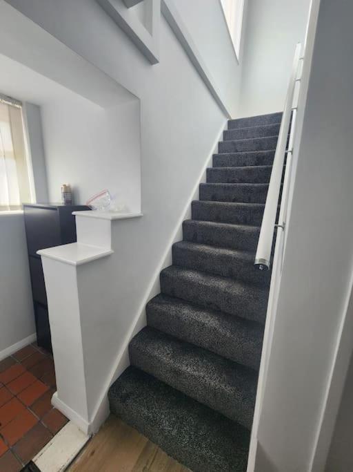 Charming 3-Bedroom Retreat With Modern Comforts South Ockendon Extérieur photo