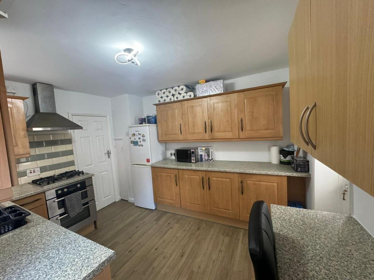 Charming 3-Bedroom Retreat With Modern Comforts South Ockendon Extérieur photo