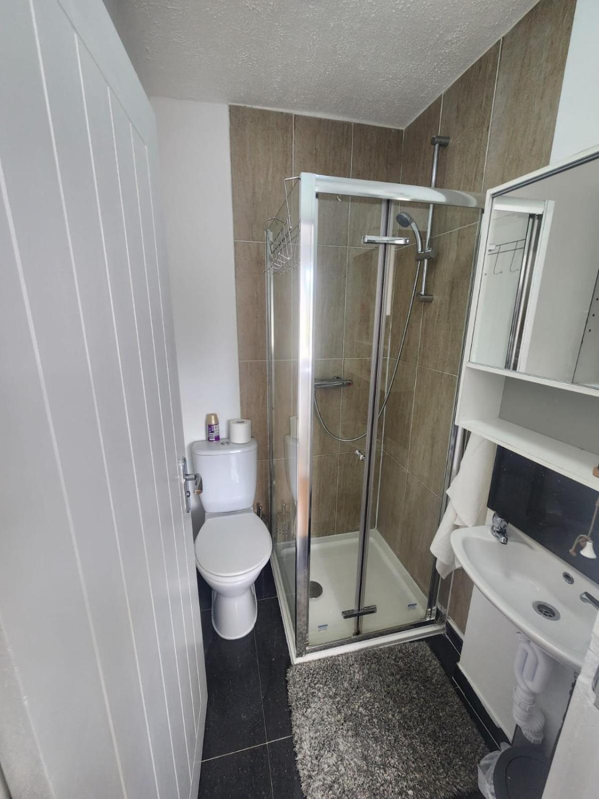 Charming 3-Bedroom Retreat With Modern Comforts South Ockendon Extérieur photo