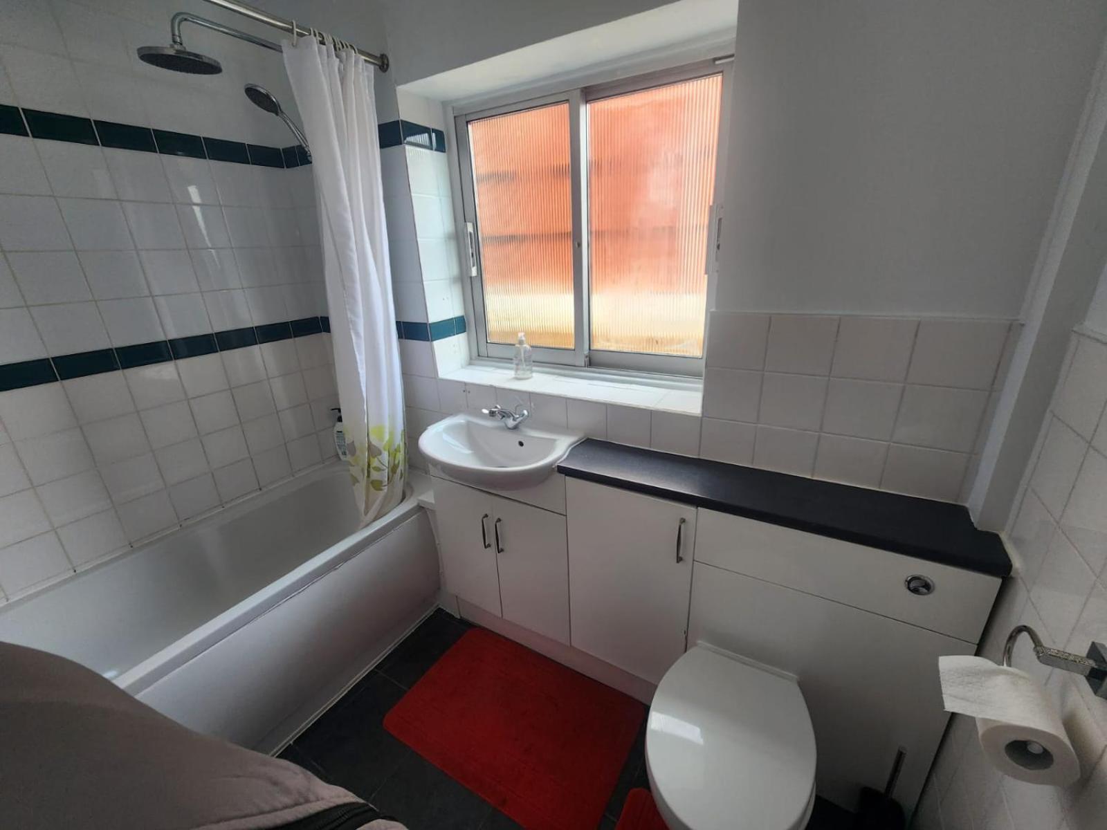 Charming 3-Bedroom Retreat With Modern Comforts South Ockendon Extérieur photo